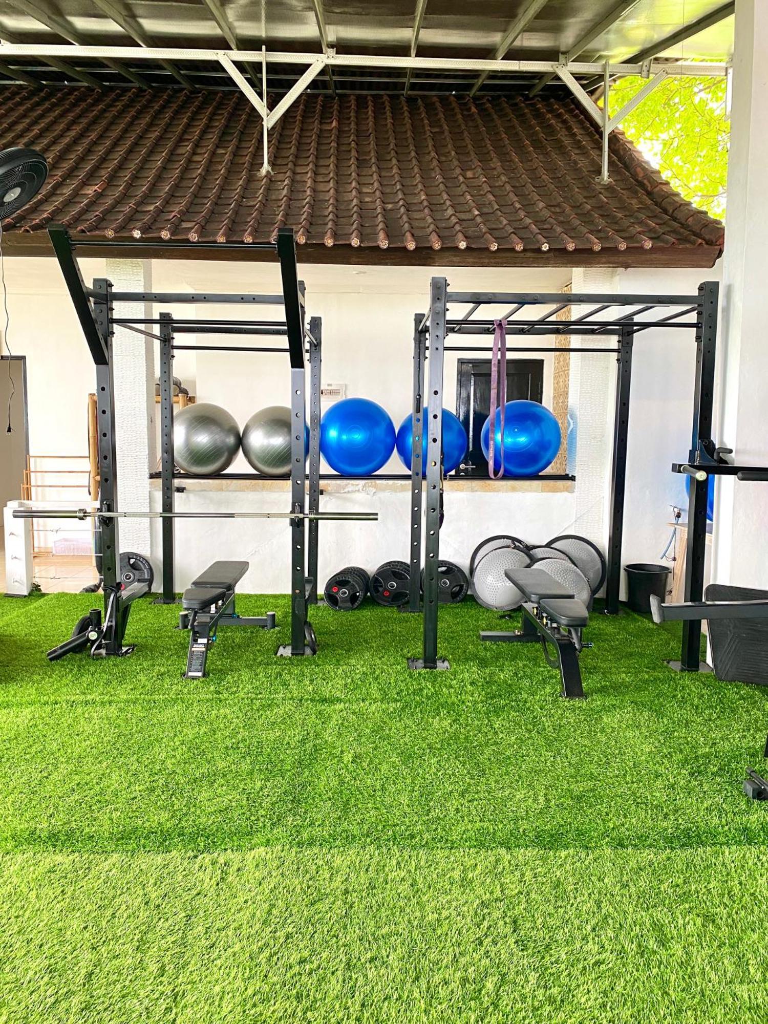 3 Monkeys Lembongan Studio Apartments Gym Recovery Centre Exterior photo